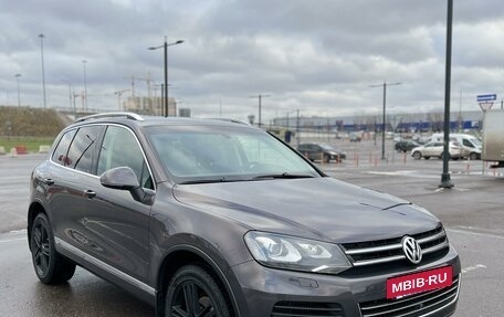 Volkswagen Touareg III, 2011 год, 2 390 000 рублей, 2 фотография