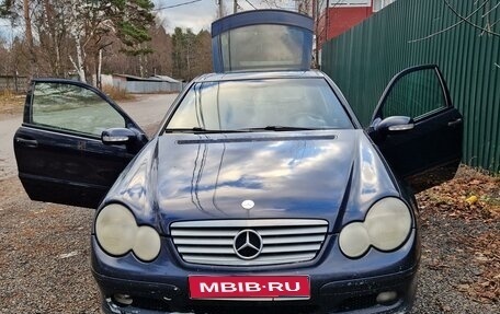 Mercedes-Benz C-Класс, 2003 год, 450 000 рублей, 1 фотография