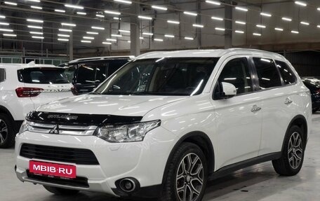 Mitsubishi Outlander III рестайлинг 3, 2014 год, 1 840 000 рублей, 1 фотография