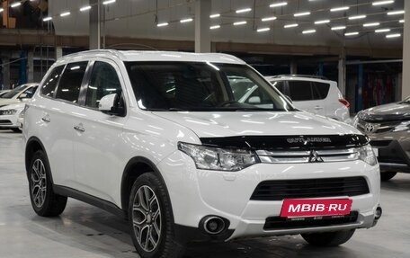 Mitsubishi Outlander III рестайлинг 3, 2014 год, 1 840 000 рублей, 15 фотография