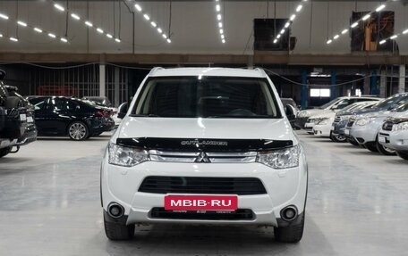 Mitsubishi Outlander III рестайлинг 3, 2014 год, 1 840 000 рублей, 14 фотография