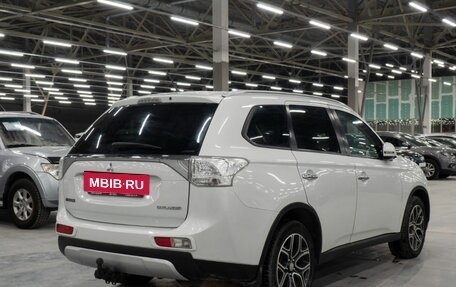 Mitsubishi Outlander III рестайлинг 3, 2014 год, 1 840 000 рублей, 17 фотография