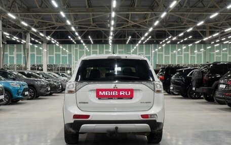 Mitsubishi Outlander III рестайлинг 3, 2014 год, 1 840 000 рублей, 18 фотография