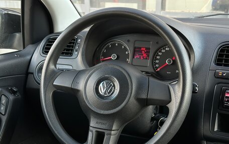 Volkswagen Polo VI (EU Market), 2011 год, 695 000 рублей, 23 фотография