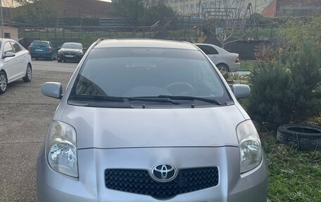 Toyota Yaris III рестайлинг, 2006 год, 680 000 рублей, 1 фотография