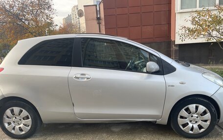 Toyota Yaris III рестайлинг, 2006 год, 680 000 рублей, 3 фотография