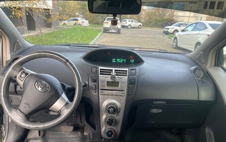 Toyota Yaris III рестайлинг, 2006 год, 680 000 рублей, 5 фотография