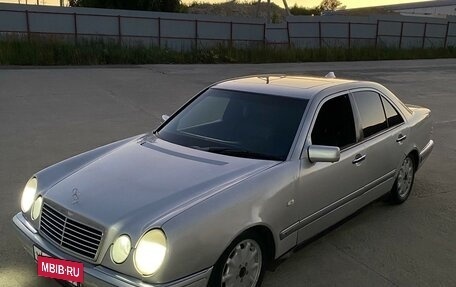 Mercedes-Benz E-Класс, 1998 год, 415 000 рублей, 12 фотография