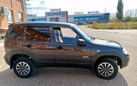 Chevrolet Niva I рестайлинг, 2013 год, 600 000 рублей, 3 фотография