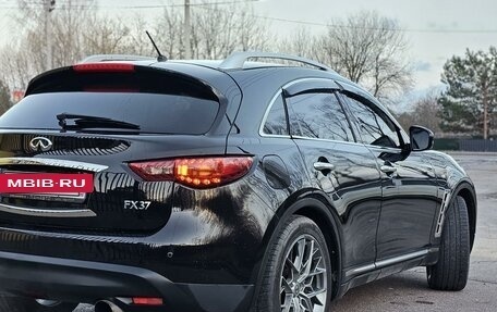 Infiniti FX II, 2013 год, 2 550 000 рублей, 19 фотография