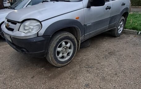 Chevrolet Niva I рестайлинг, 2010 год, 590 000 рублей, 2 фотография