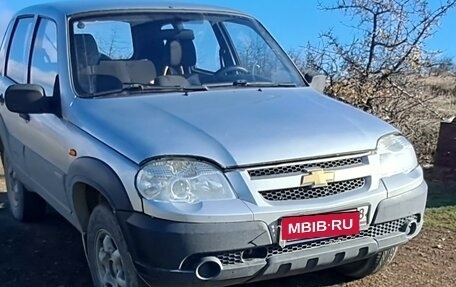 Chevrolet Niva I рестайлинг, 2010 год, 590 000 рублей, 3 фотография