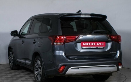 Mitsubishi Outlander III рестайлинг 3, 2021 год, 2 120 000 рублей, 6 фотография