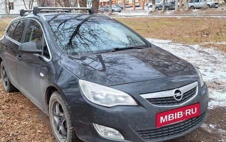 Opel Astra J, 2011 год, 890 000 рублей, 2 фотография