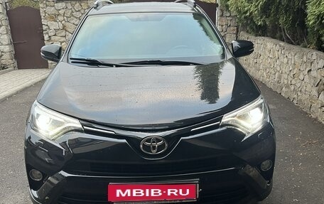 Toyota RAV4, 2018 год, 3 300 000 рублей, 6 фотография