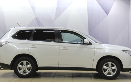 Mitsubishi Outlander III рестайлинг 3, 2012 год, 1 462 700 рублей, 12 фотография