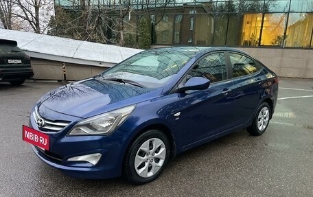 Hyundai Solaris II рестайлинг, 2015 год, 1 050 000 рублей, 3 фотография