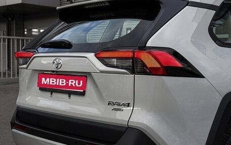 Toyota RAV4, 2024 год, 4 490 000 рублей, 9 фотография