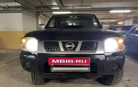 Nissan NP300, 2011 год, 850 000 рублей, 6 фотография