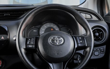 Toyota Vitz, 2019 год, 1 299 000 рублей, 15 фотография