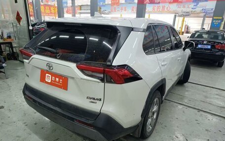 Toyota RAV4, 2020 год, 2 984 421 рублей, 3 фотография