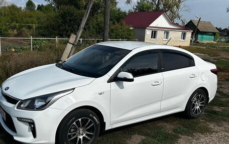 KIA Rio IV, 2020 год, 1 400 000 рублей, 2 фотография