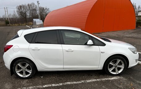 Opel Astra J, 2011 год, 2 фотография