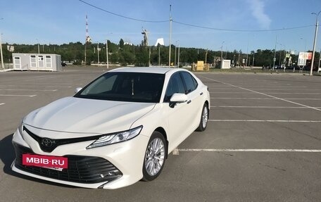 Toyota Camry, 2019 год, 3 300 000 рублей, 7 фотография