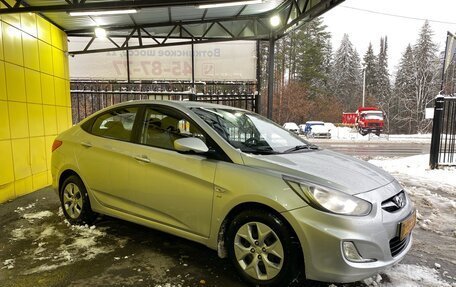 Hyundai Solaris II рестайлинг, 2013 год, 800 000 рублей, 3 фотография