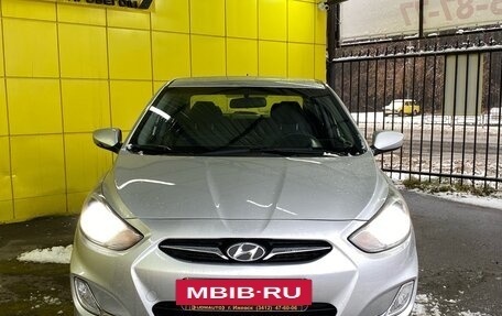 Hyundai Solaris II рестайлинг, 2013 год, 800 000 рублей, 2 фотография