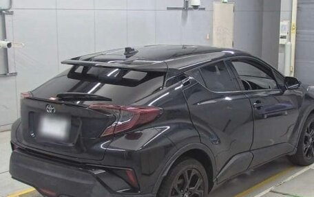 Toyota C-HR I рестайлинг, 2019 год, 2 200 000 рублей, 4 фотография