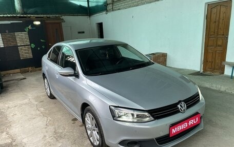 Volkswagen Jetta VI, 2012 год, 1 039 000 рублей, 1 фотография