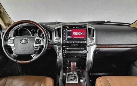 Toyota Land Cruiser 200, 2014 год, 4 199 000 рублей, 14 фотография