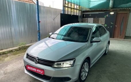 Volkswagen Jetta VI, 2012 год, 1 039 000 рублей, 2 фотография