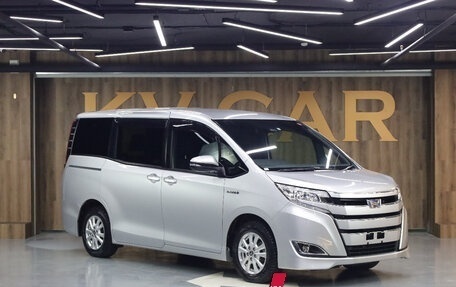 Toyota Noah III, 2019 год, 2 577 000 рублей, 3 фотография