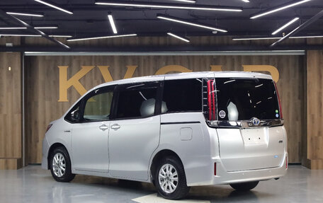 Toyota Noah III, 2019 год, 2 577 000 рублей, 6 фотография