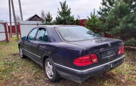 Mercedes-Benz E-Класс, 1998 год, 157 000 рублей, 3 фотография