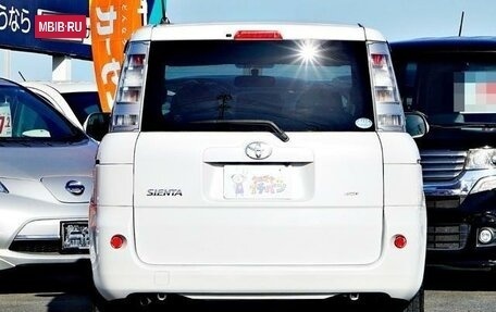 Toyota Sienta I, 2012 год, 840 000 рублей, 4 фотография