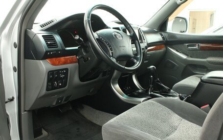 Toyota Land Cruiser Prado 120 рестайлинг, 2008 год, 2 601 000 рублей, 16 фотография