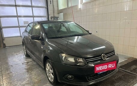 Volkswagen Polo VI (EU Market), 2012 год, 850 000 рублей, 24 фотография