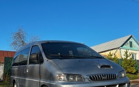 Hyundai H-1 II рестайлинг, 2001 год, 630 000 рублей, 1 фотография