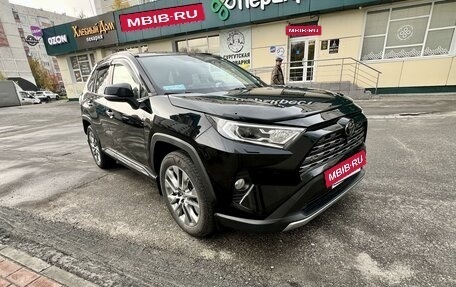 Toyota RAV4, 2021 год, 3 800 000 рублей, 2 фотография