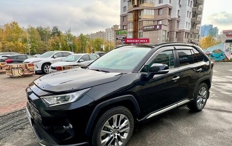 Toyota RAV4, 2021 год, 3 800 000 рублей, 10 фотография