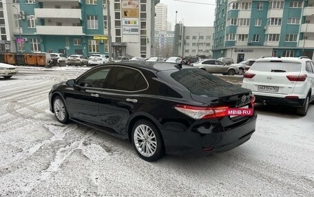 Toyota Camry, 2018 год, 2 850 000 рублей, 4 фотография