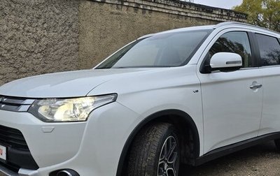 Mitsubishi Outlander III рестайлинг 3, 2014 год, 1 870 000 рублей, 1 фотография