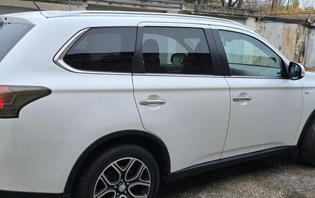 Mitsubishi Outlander III рестайлинг 3, 2014 год, 1 870 000 рублей, 4 фотография