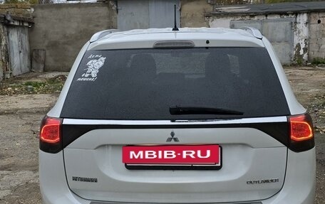 Mitsubishi Outlander III рестайлинг 3, 2014 год, 1 870 000 рублей, 7 фотография