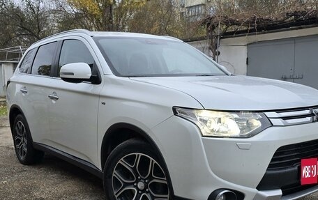 Mitsubishi Outlander III рестайлинг 3, 2014 год, 1 870 000 рублей, 6 фотография