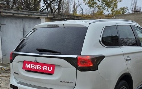 Mitsubishi Outlander III рестайлинг 3, 2014 год, 1 870 000 рублей, 10 фотография