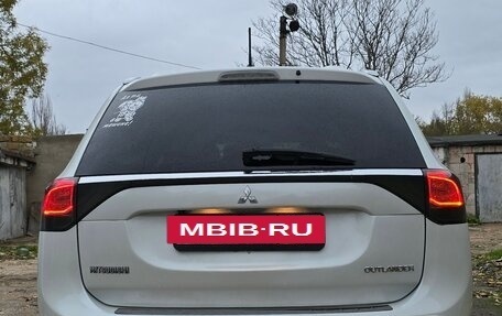 Mitsubishi Outlander III рестайлинг 3, 2014 год, 1 870 000 рублей, 11 фотография